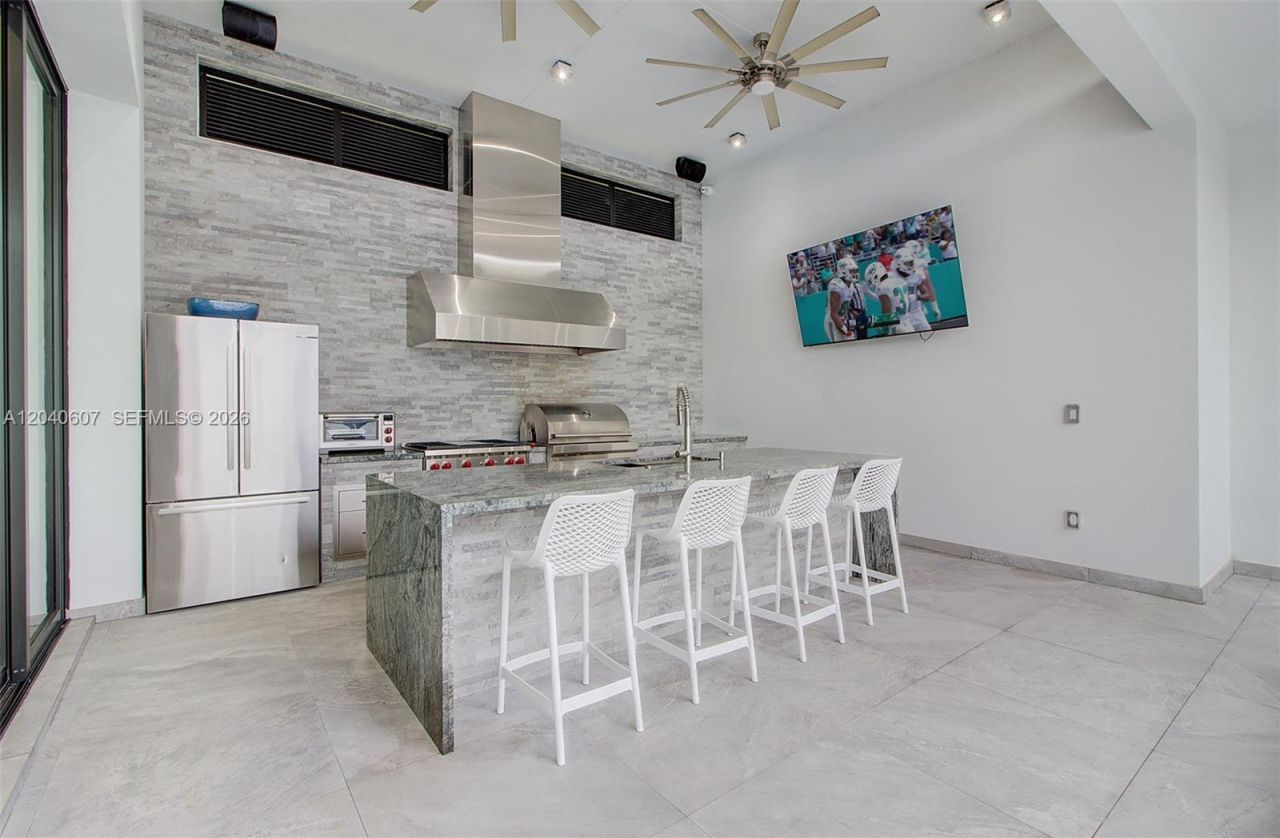 13052 NW 102nd Ave , Hialeah Gardens, FL 33018 Photo