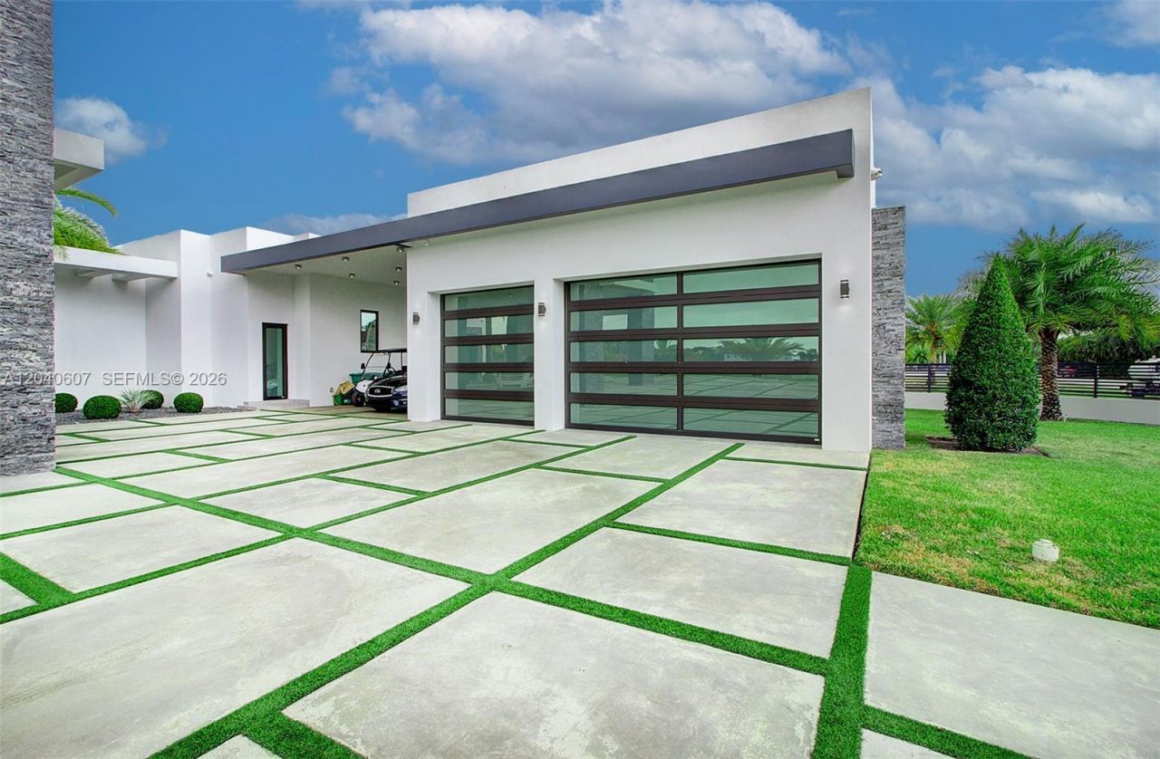 13052 NW 102nd Ave , Hialeah Gardens, FL 33018 Photo