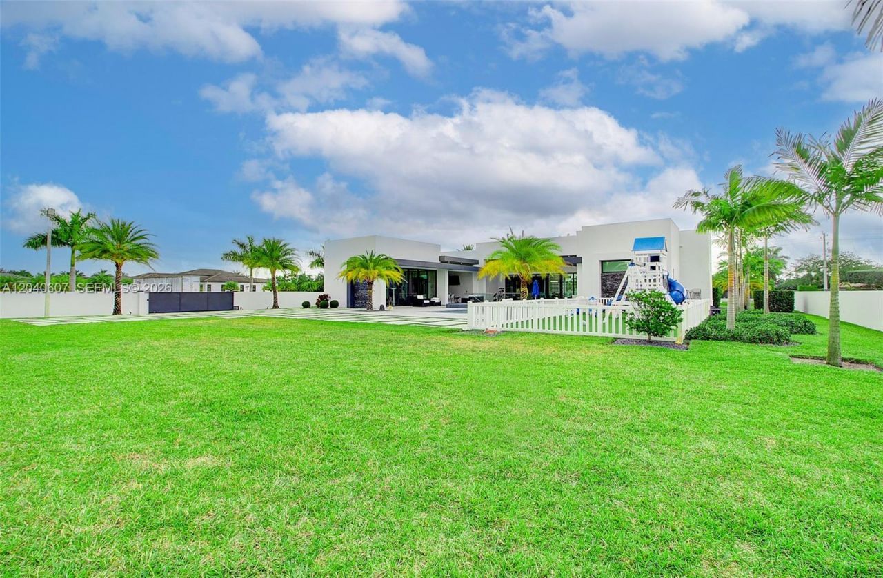 13052 NW 102nd Ave , Hialeah Gardens, FL 33018 Photo
