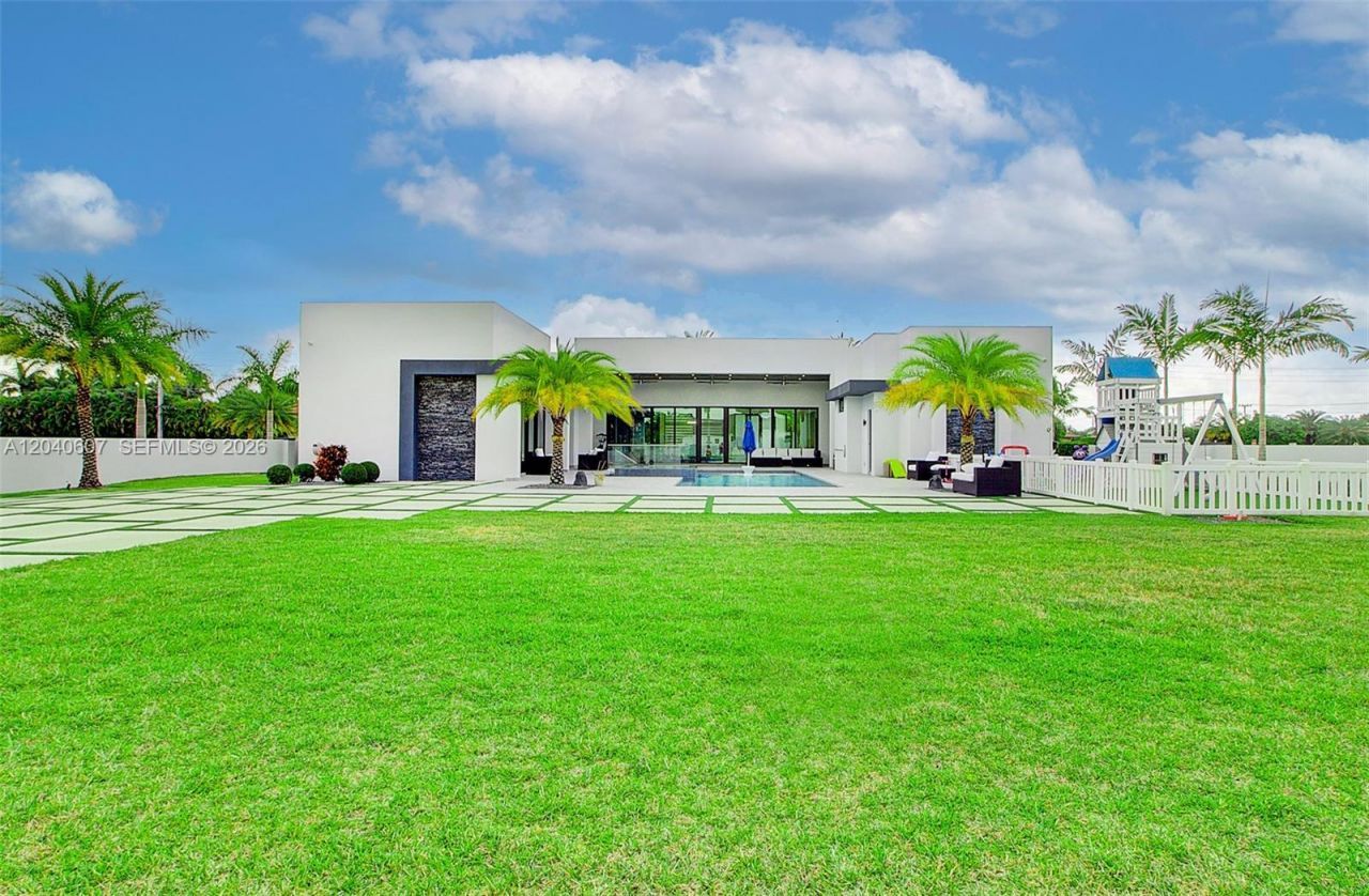 13052 NW 102nd Ave , Hialeah Gardens, FL 33018 Photo