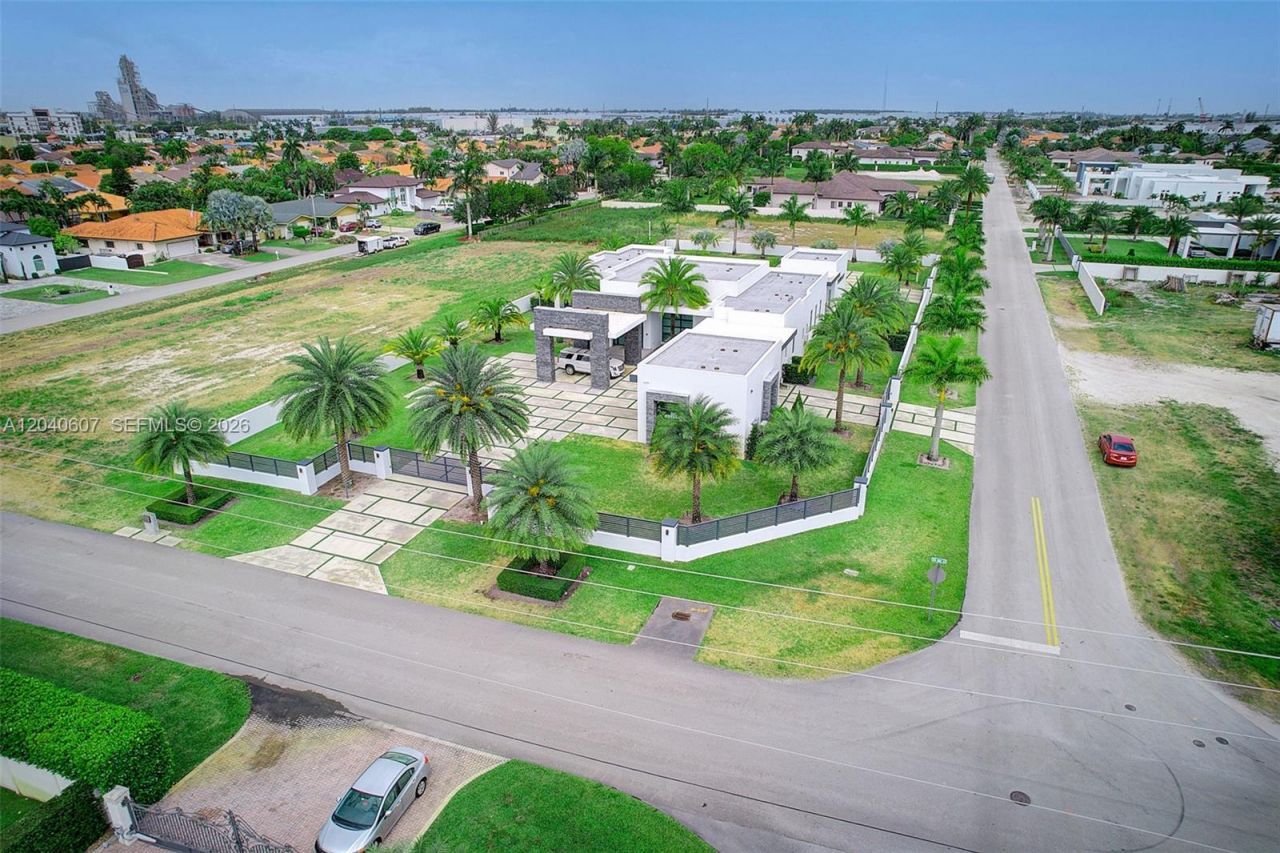 13052 NW 102nd Ave , Hialeah Gardens, FL 33018 Photo