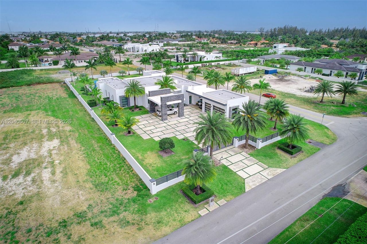 13052 NW 102nd Ave , Hialeah Gardens, FL 33018 Photo