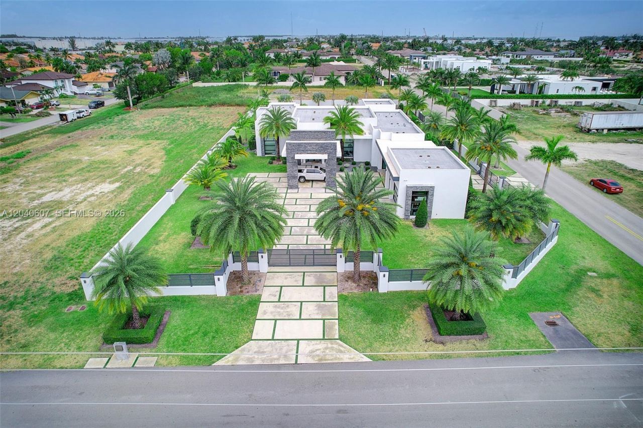 13052 NW 102nd Ave , Hialeah Gardens, FL 33018 Photo
