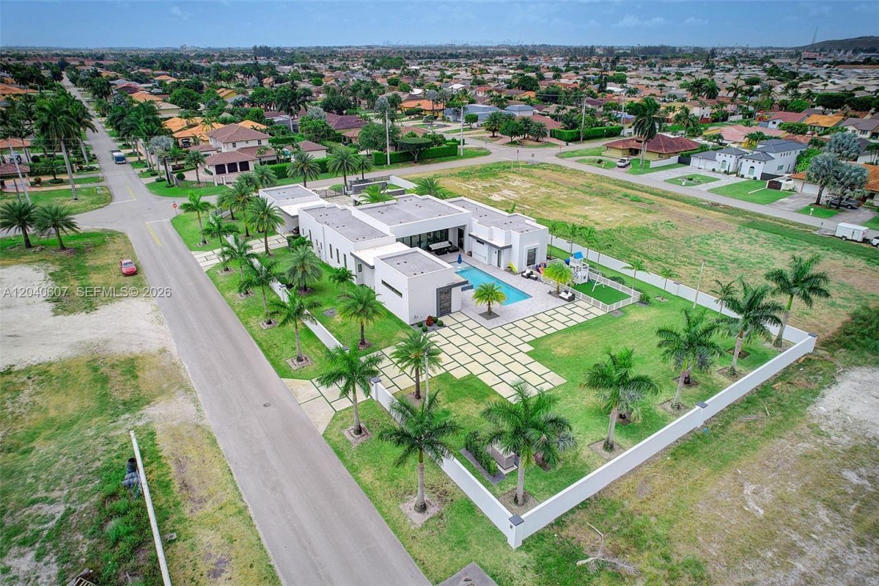 13052 NW 102nd Ave , Hialeah Gardens, FL 33018 Photo