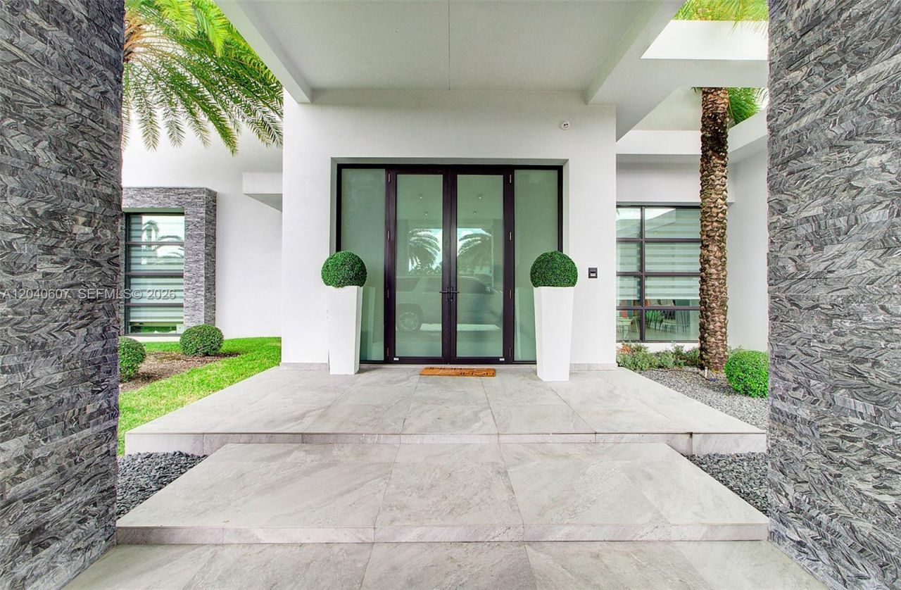 13052 NW 102nd Ave , Hialeah Gardens, FL 33018 Photo