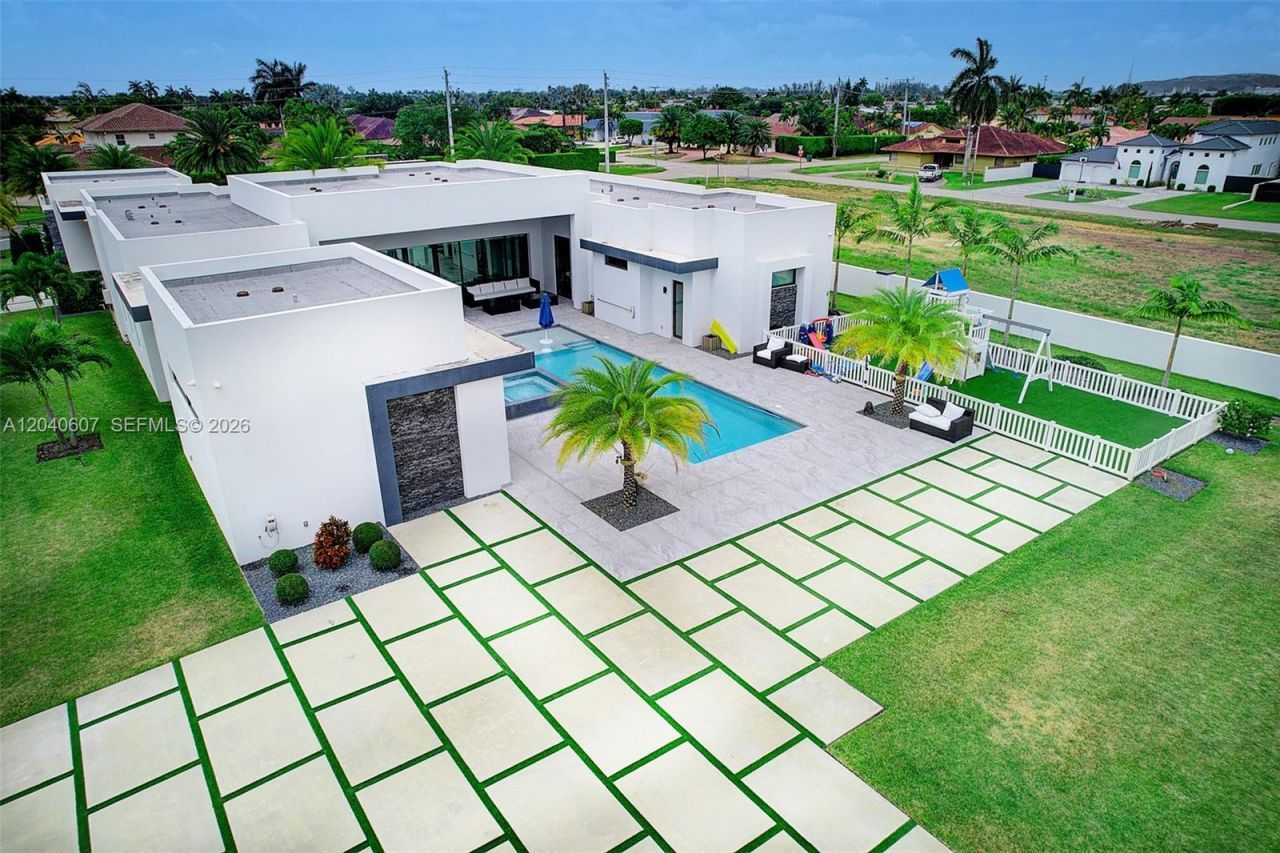 13052 NW 102nd Ave , Hialeah Gardens, FL 33018 Photo