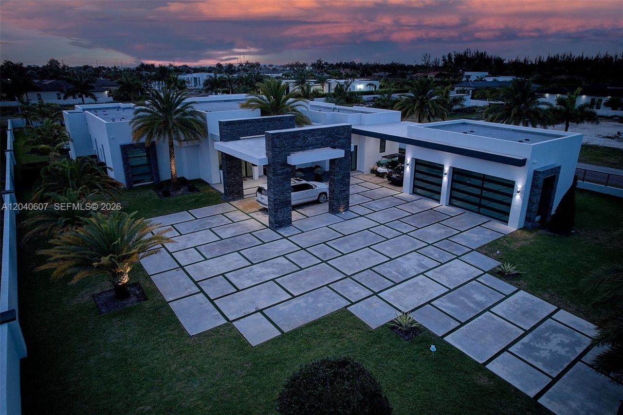 13052 NW 102nd Ave , Hialeah Gardens, FL 33018 Photo