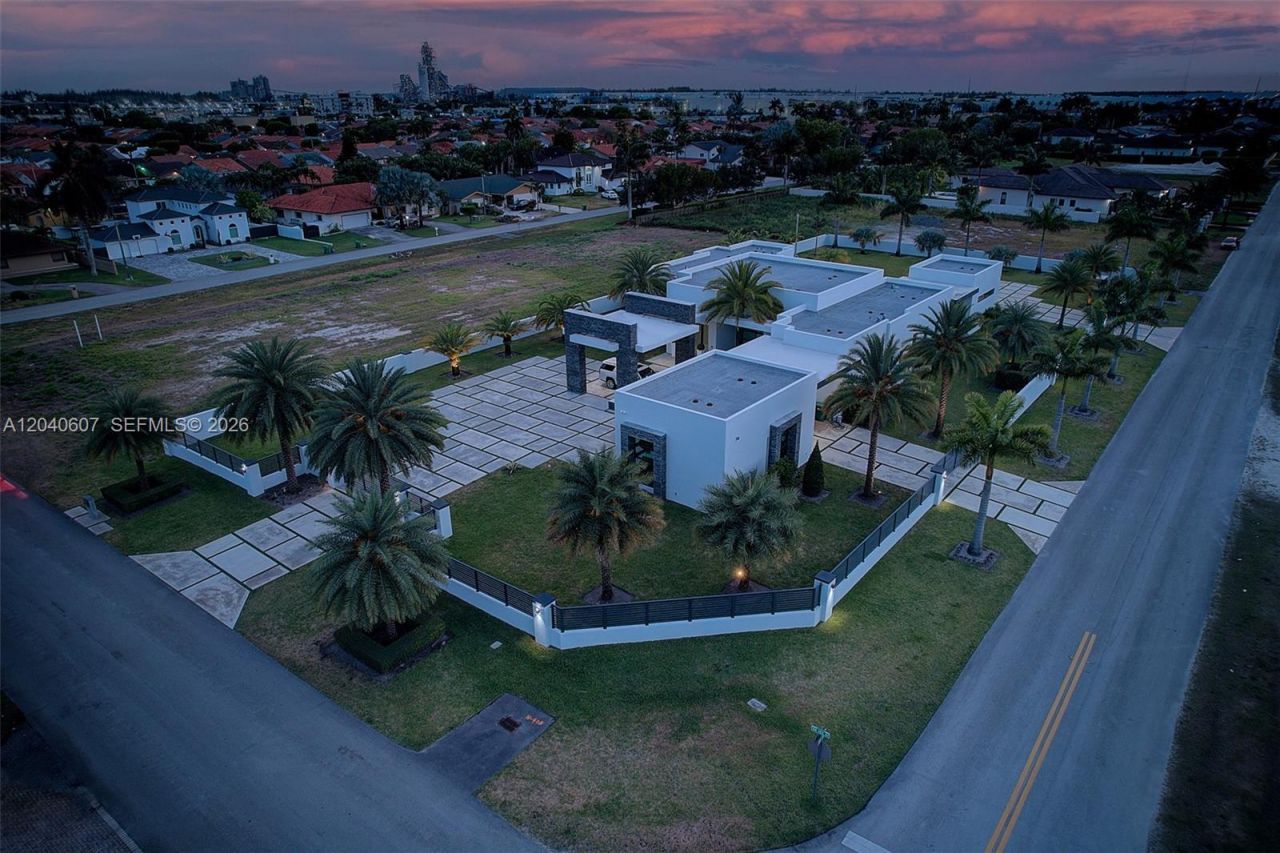 13052 NW 102nd Ave , Hialeah Gardens, FL 33018 Photo