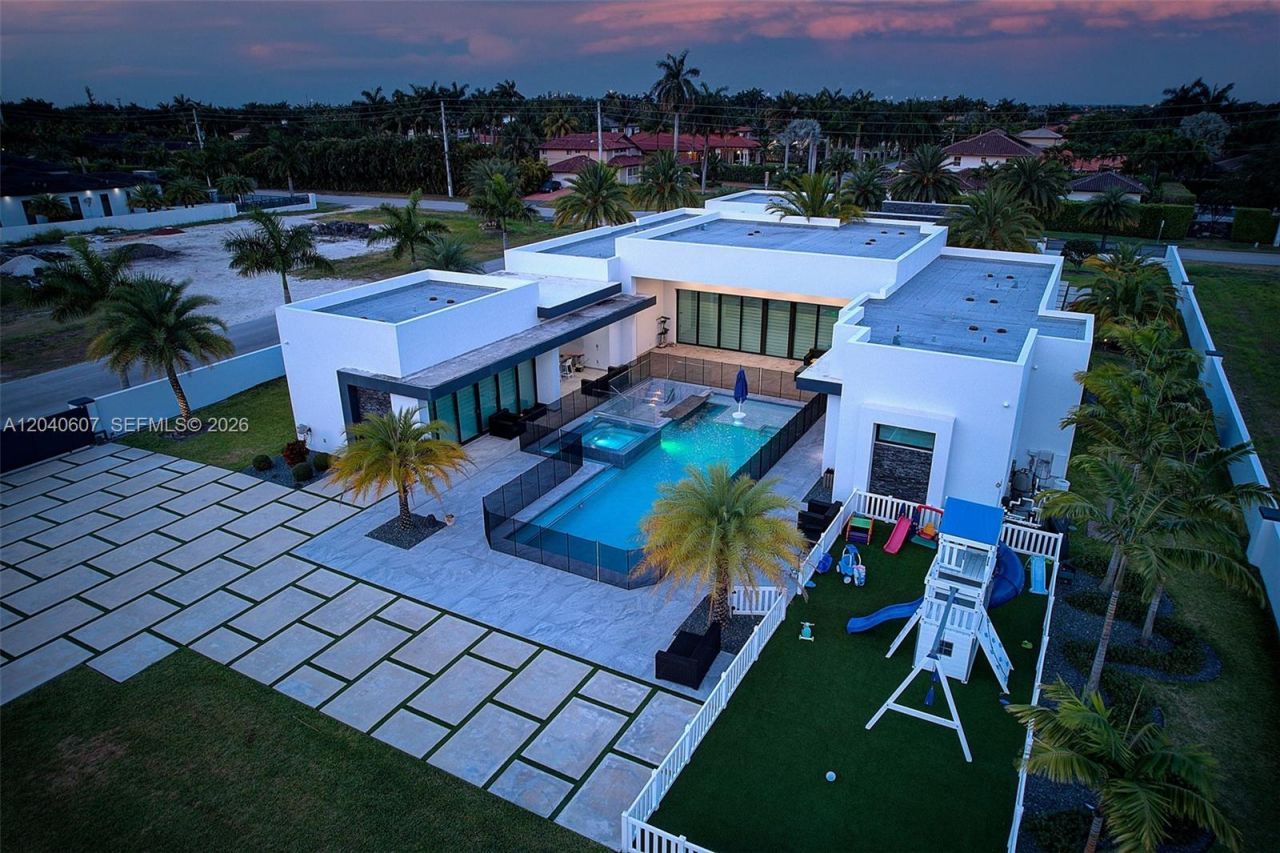 13052 NW 102nd Ave , Hialeah Gardens, FL 33018 Photo