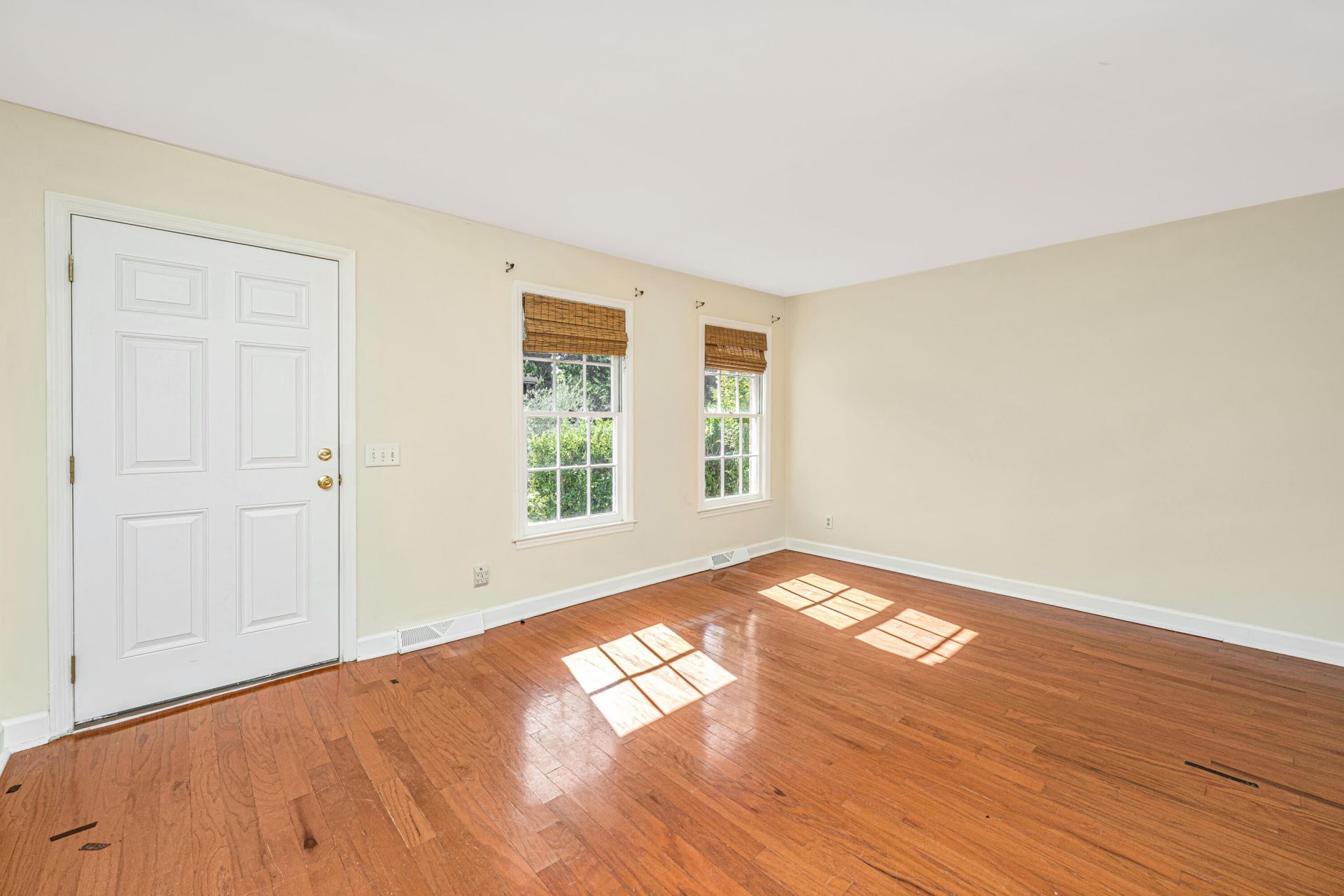 951 Cottingham Drive Photo 4