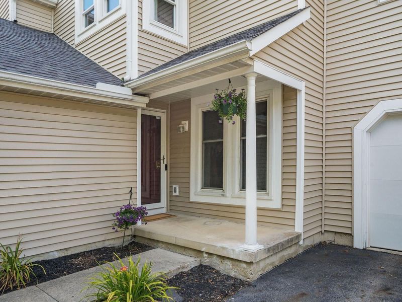 3872 Oakbridge Lane, Unit 24-2, Dublin, OH 43016 Photo 2