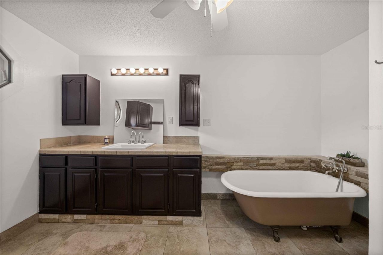 1890 NW 167th Place , Trenton, FL 32693 Photo