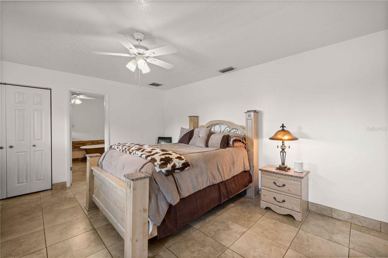 1890 NW 167th Place , Trenton, FL 32693 Photo