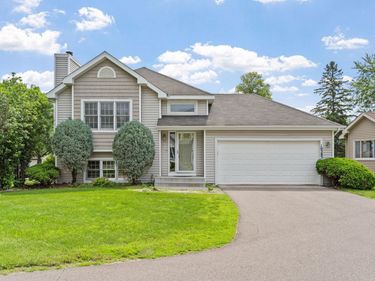 10283 Lee Drive, Eden Prairie, MN 55347