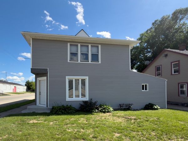 3304 W State Street , Rockford, IL 61102
