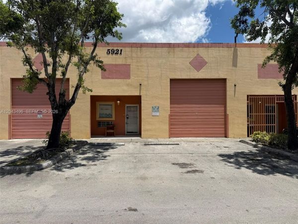 5921 NW 176th St, Unit 9, Hialeah, FL 33015