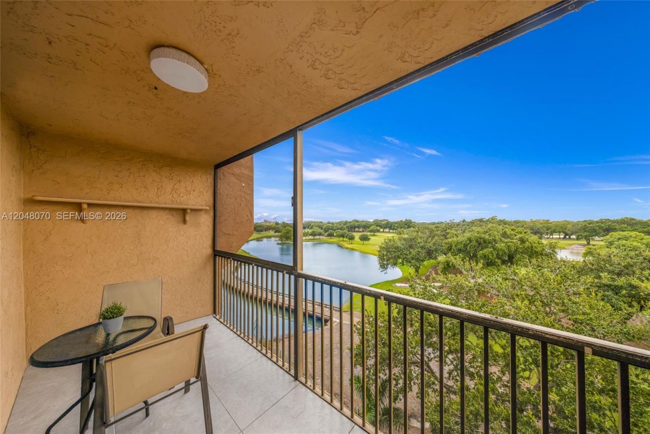 3001 W Rolling Hills Cir, Unit 610, Davie, FL 33328 Photo