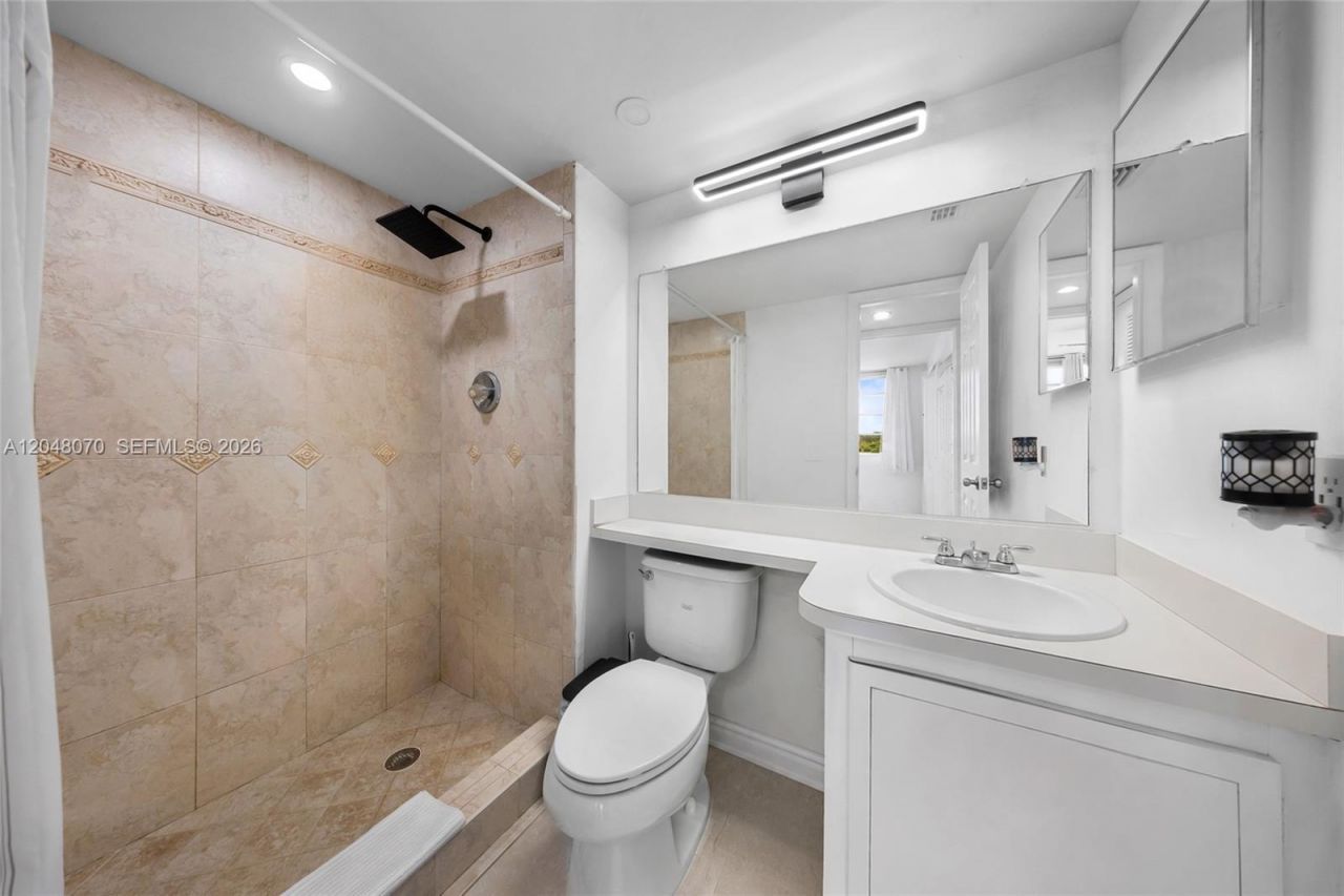 3001 W Rolling Hills Cir, Unit 610, Davie, FL 33328 Photo