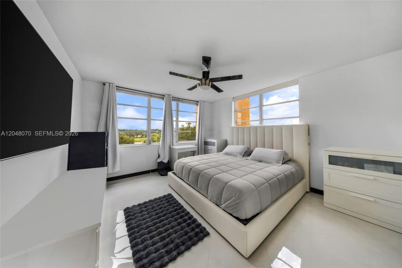 3001 W Rolling Hills Cir, Unit 610, Davie, FL 33328 Photo