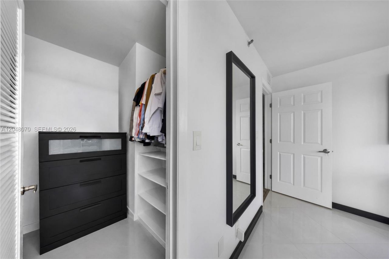 3001 W Rolling Hills Cir, Unit 610, Davie, FL 33328 Photo