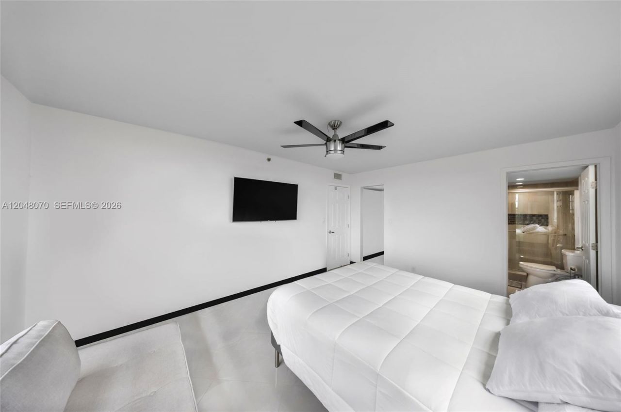 3001 W Rolling Hills Cir, Unit 610, Davie, FL 33328 Photo