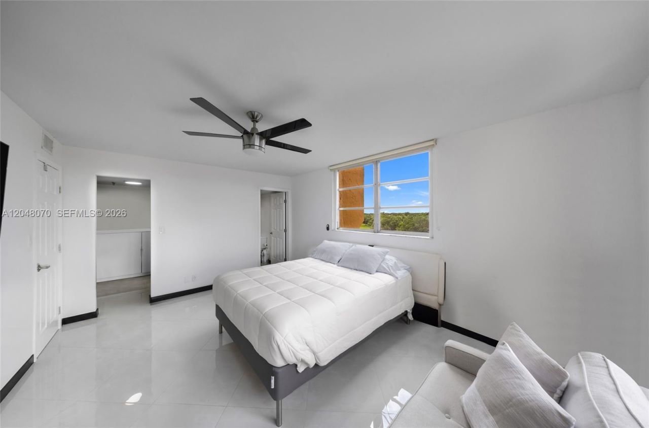 3001 W Rolling Hills Cir, Unit 610, Davie, FL 33328 Photo