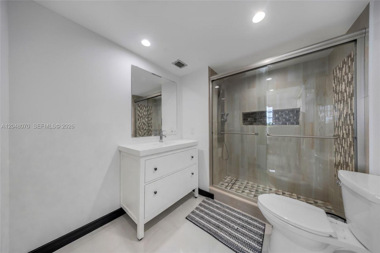 3001 W Rolling Hills Cir, Unit 610, Davie, FL 33328 Photo