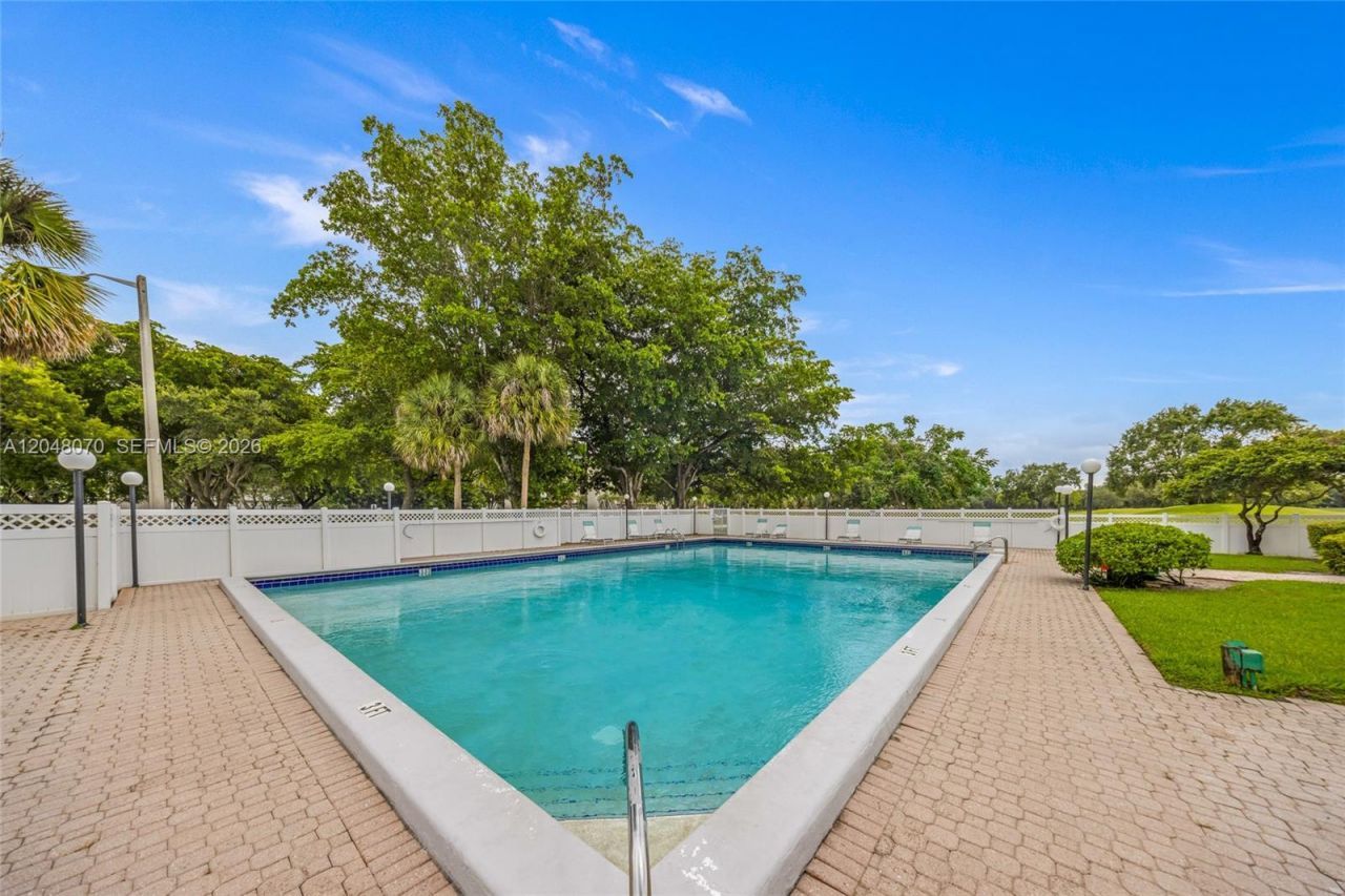 3001 W Rolling Hills Cir, Unit 610, Davie, FL 33328 Photo