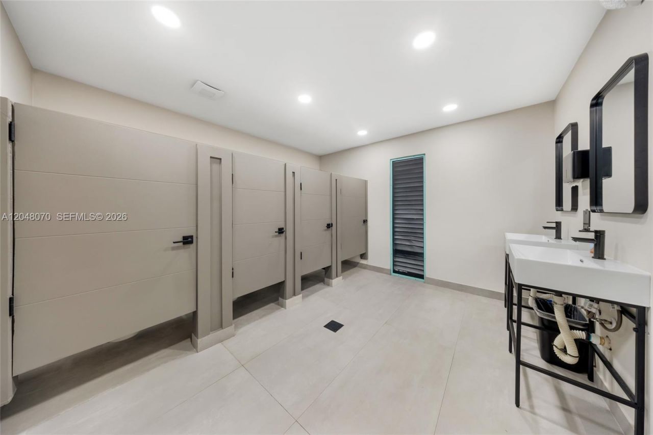 3001 W Rolling Hills Cir, Unit 610, Davie, FL 33328 Photo