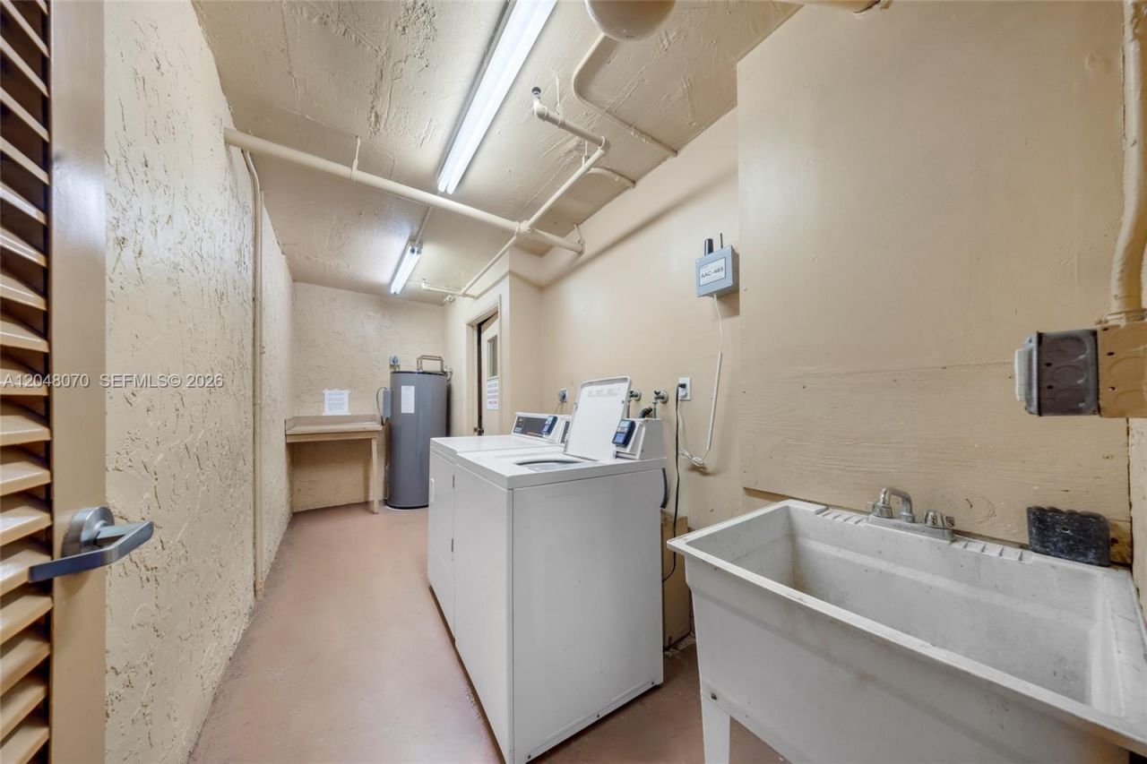 3001 W Rolling Hills Cir, Unit 610, Davie, FL 33328 Photo