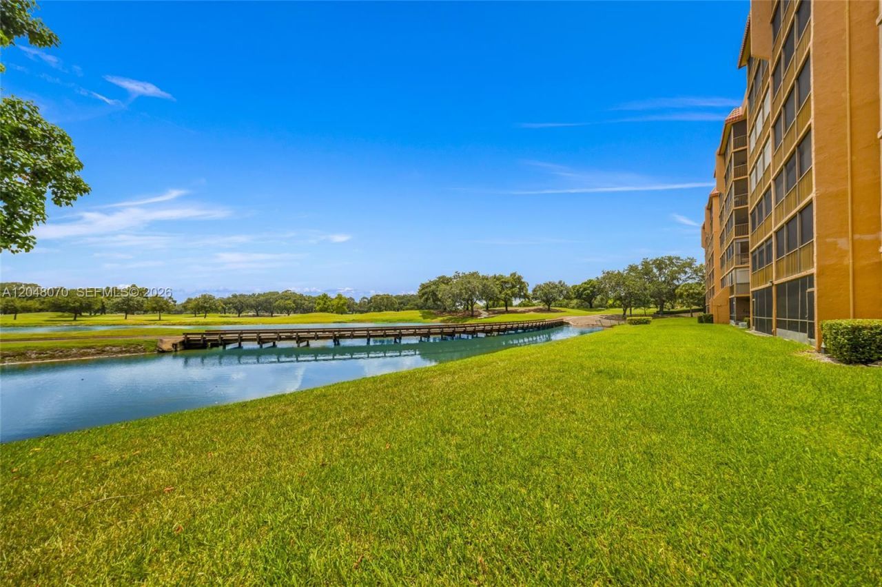 3001 W Rolling Hills Cir, Unit 610, Davie, FL 33328 Photo