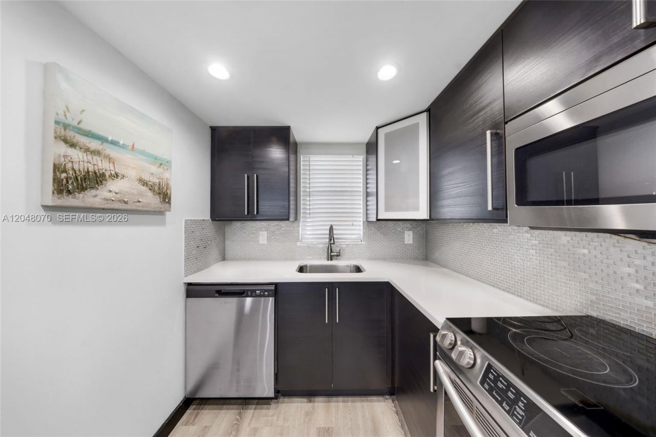 3001 W Rolling Hills Cir, Unit 610, Davie, FL 33328 Photo