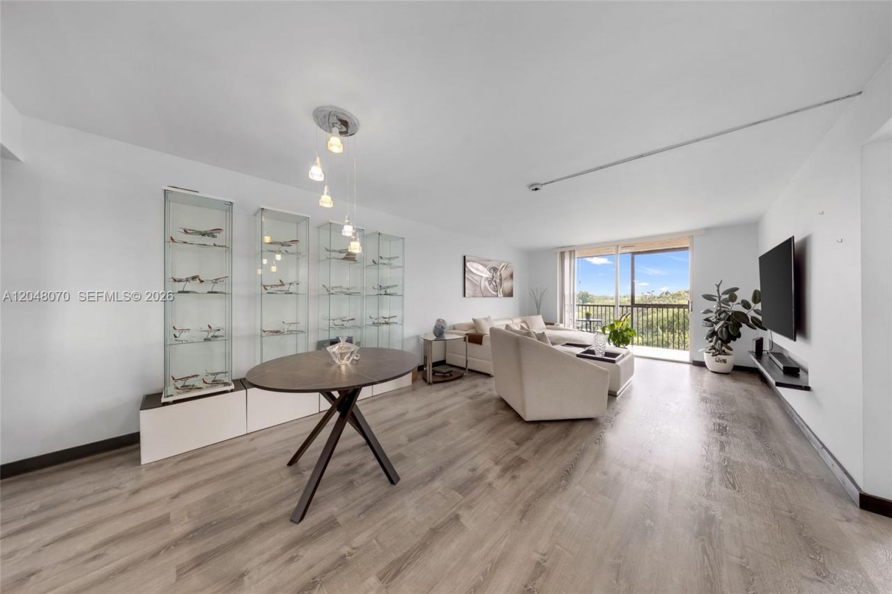 3001 W Rolling Hills Cir, Unit 610, Davie, FL 33328 Photo