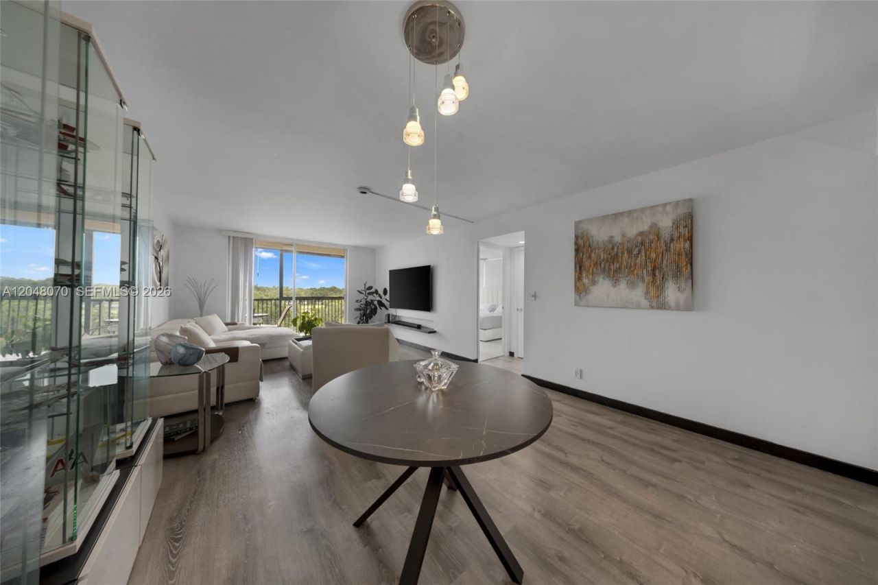 3001 W Rolling Hills Cir, Unit 610, Davie, FL 33328 Photo