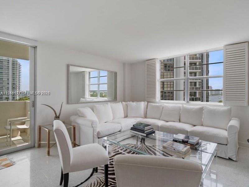 5 Island Ave, Unit 8H, Miami Beach, FL 33139 Photo