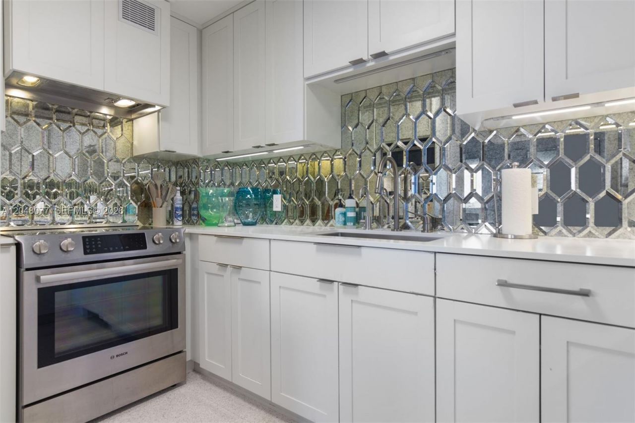 5 Island Ave, Unit 8H, Miami Beach, FL 33139 Photo