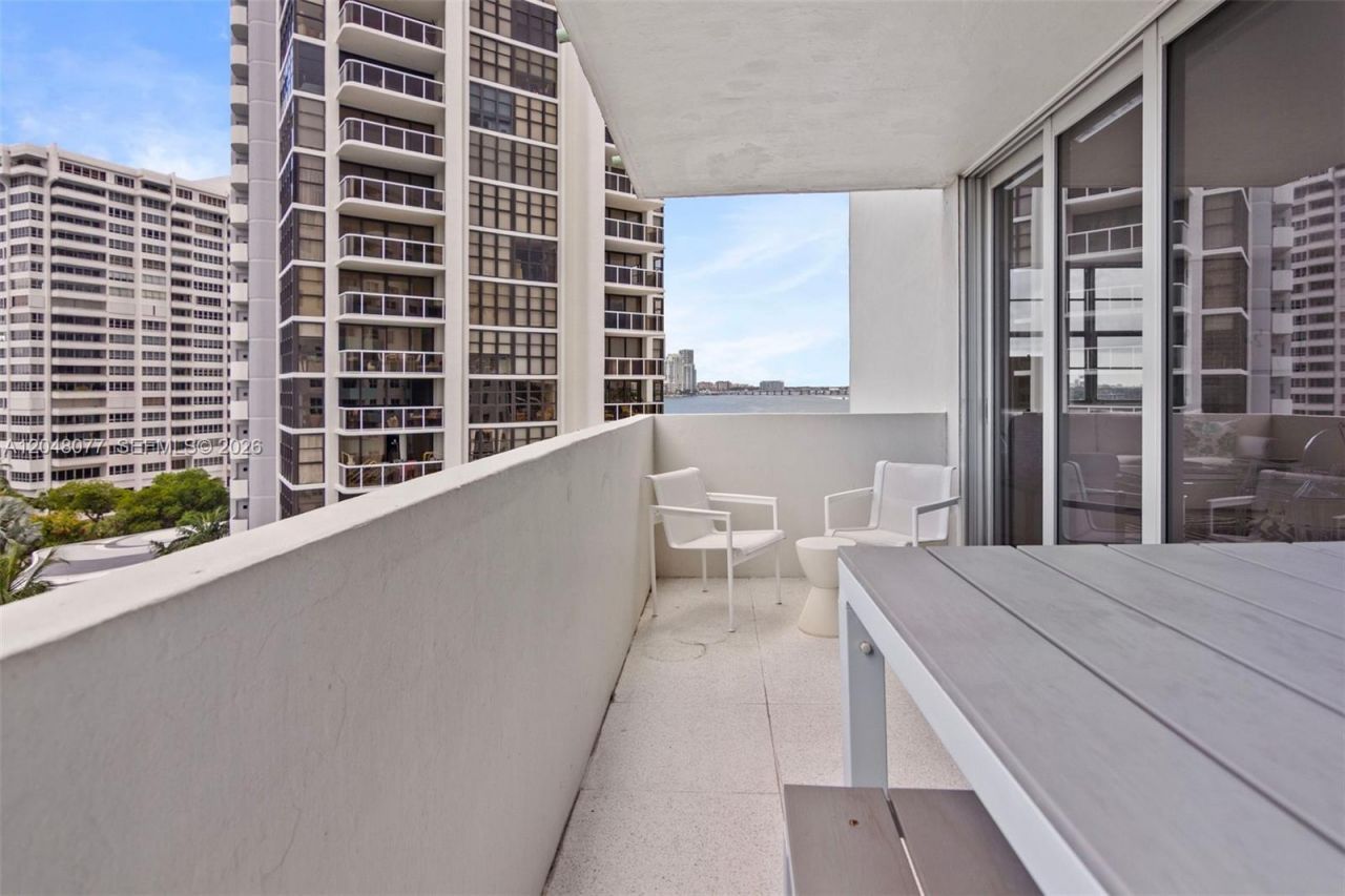 5 Island Ave, Unit 8H, Miami Beach, FL 33139 Photo