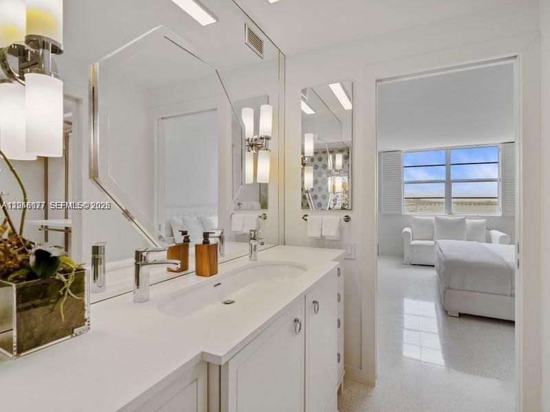 5 Island Ave, Unit 8H, Miami Beach, FL 33139 Photo
