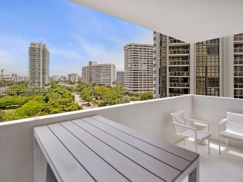 5 Island Ave, Unit 8H, Miami Beach, FL 33139 Photo