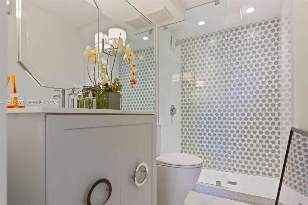 5 Island Ave, Unit 8H, Miami Beach, FL 33139 Photo