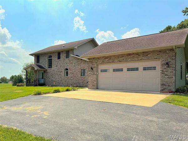 7721 Walsh Road , Godfrey, IL 62035