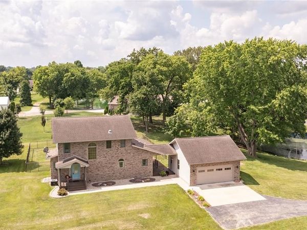 7721 Walsh Road, Godfrey, IL 62035