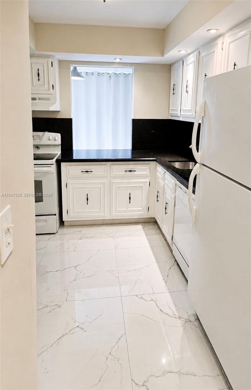 801 Three Islands Blvd, Unit 107, Hallandale Beach, FL 33009 Photo