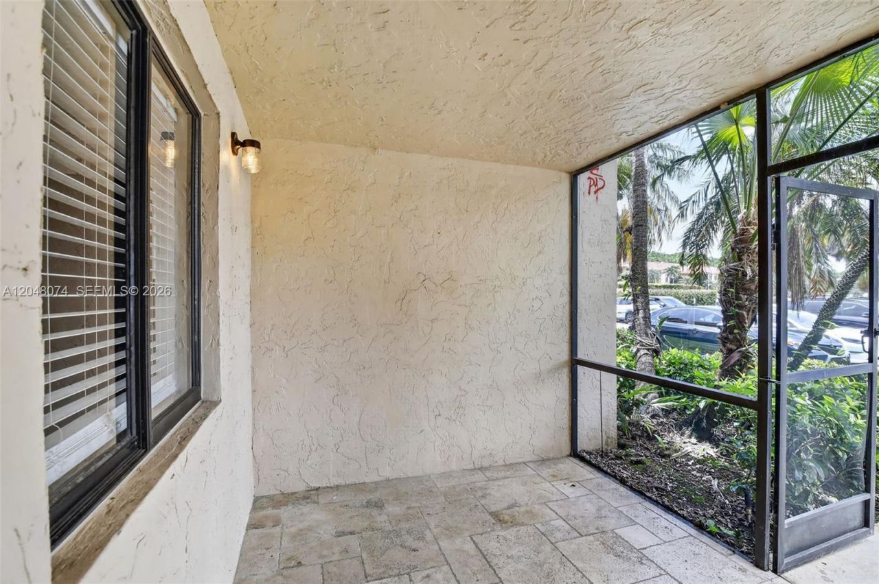 359 Lakeview Dr , Unit 102, Weston, FL 33326 Photo