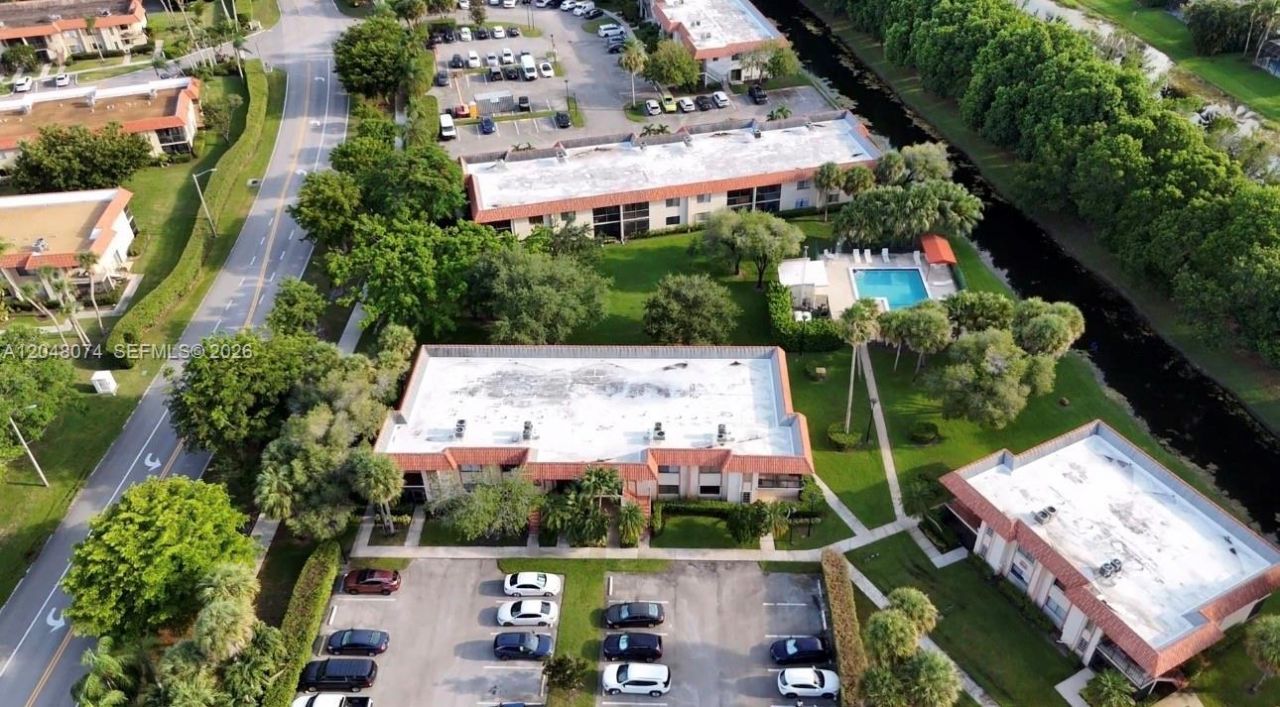 359 Lakeview Dr , Unit 102, Weston, FL 33326 Photo