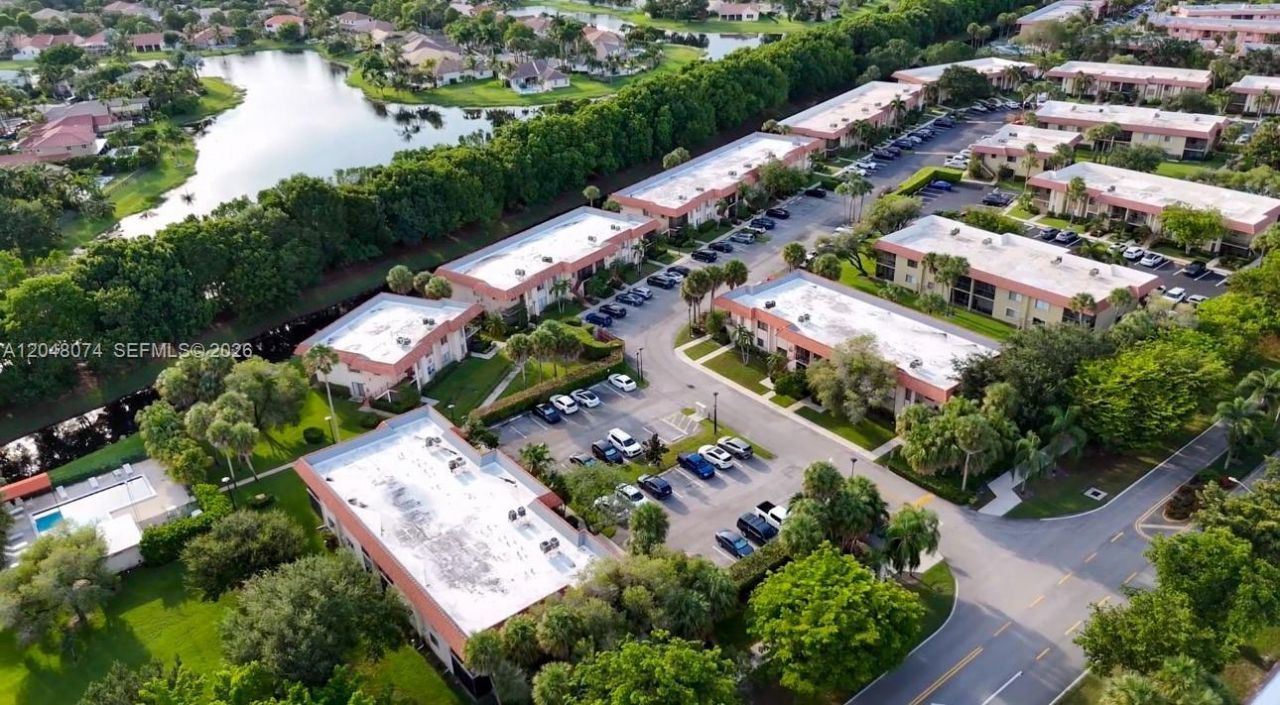 359 Lakeview Dr , Unit 102, Weston, FL 33326 Photo