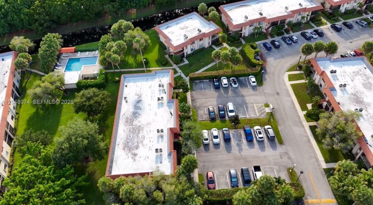 359 Lakeview Dr , Unit 102, Weston, FL 33326 Photo