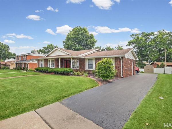 5303 River Aire Drive, Godfrey, IL 62035