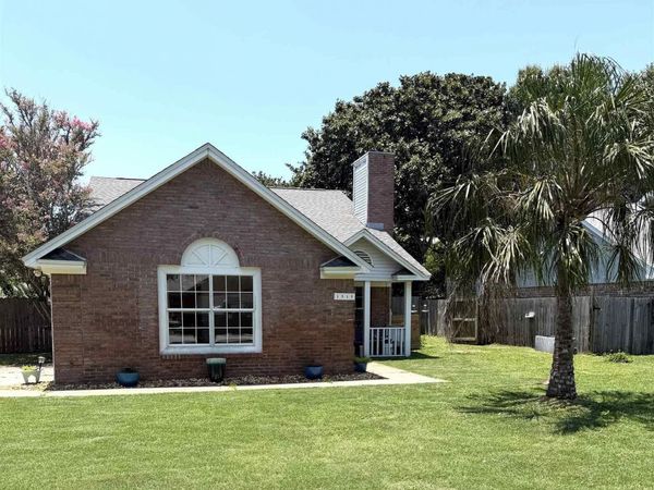 1515 Mariners Cir, Gulf Breeze, FL 32563