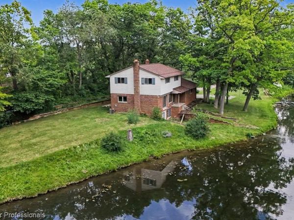 8965 Sherwood Drive, Springfield Twp, MI 48350